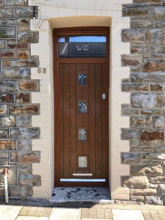 Composite entrance door with 4 glazing casettes