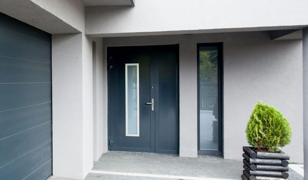 Aluminium entrance door